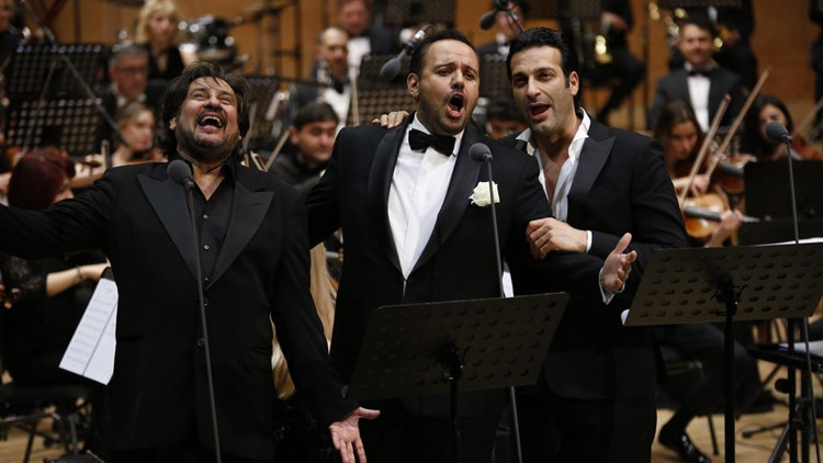 Üç tenor bir sahne