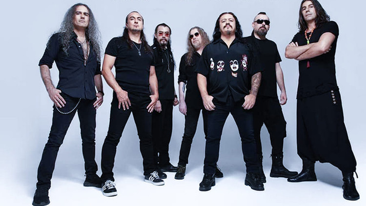 Büyük gruplar sahnede