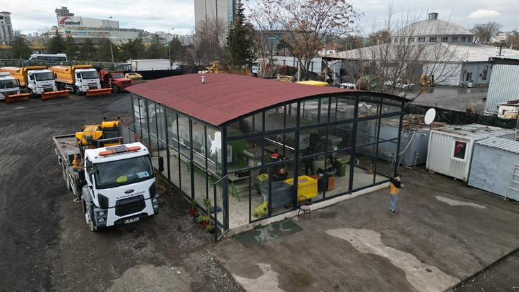 Atıklardan gübre yapıyor