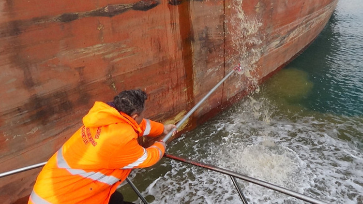 Denizi kirleten gemiye 10 milyon TL ceza