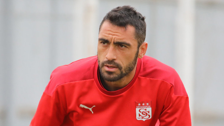 Galatasaray’ın transfer yasağı jet hızıyla kaldırıldı, gözler Uğur Çiftçide Galatasaray’ın transfer yasağı jet hızıyla kaldırıldı, gözler Uğur Çiftçide