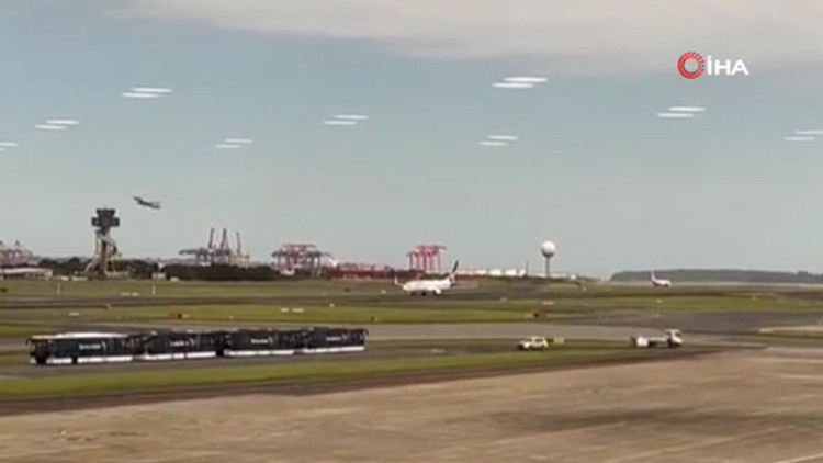 Sidneyde acil durum kodu yayınlandı: Yolcu uçağı acil iniş yaptı