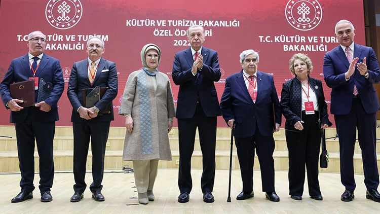 Kültür sanata mahalle baskısını reddediyoruz