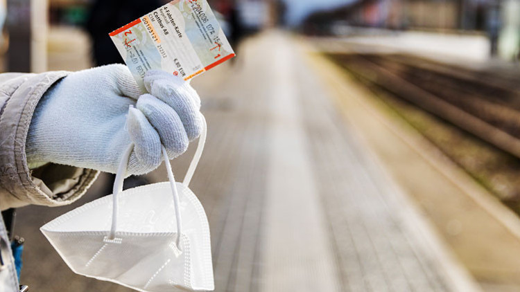 Toplu taşımada maske zorunluluğu kalktı