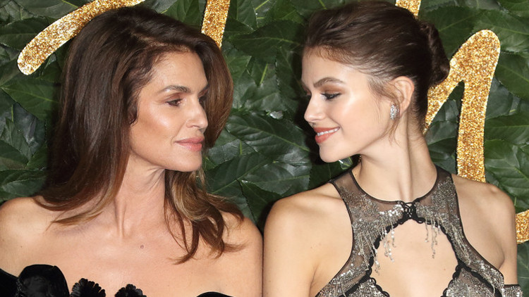 Ünlü modelden şaşırtan sözler: Kızım benim eski saçlarımı çaldı