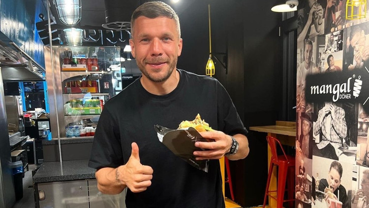 Lukas Podolski: Bugünkü kazancımızı depremden etkilenen vatandaşlara bağışlayacağız