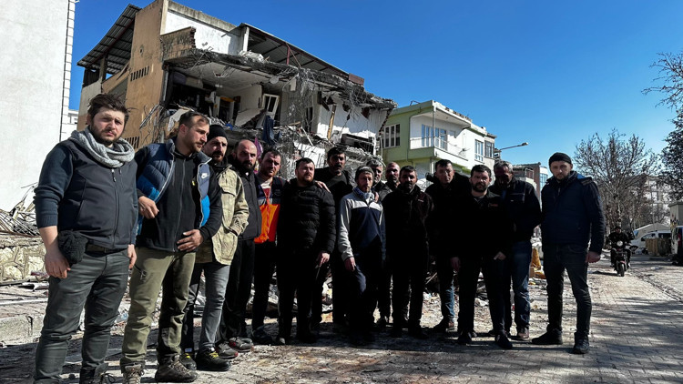 Kahraman Oflular: Tesisatçı, hurdacı ve inşaat ustalı kurtarma ekibi