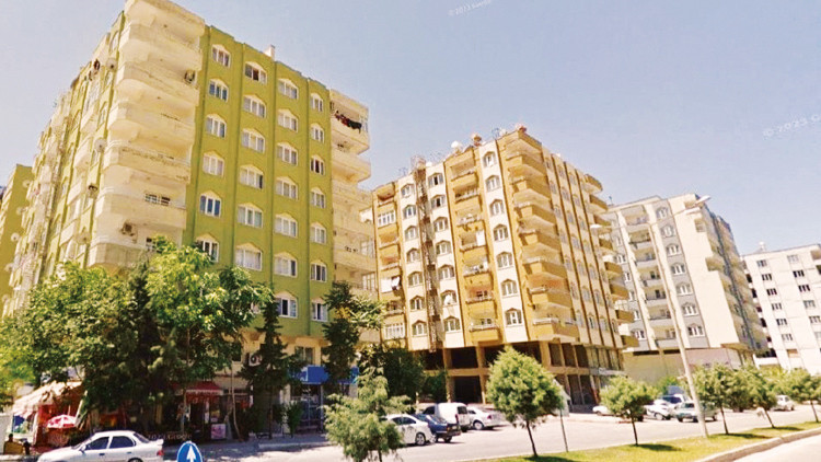 Ebrar Sitesi’nin enkazı kum gibi... 8 blok 320 daire un ufak serilmiş