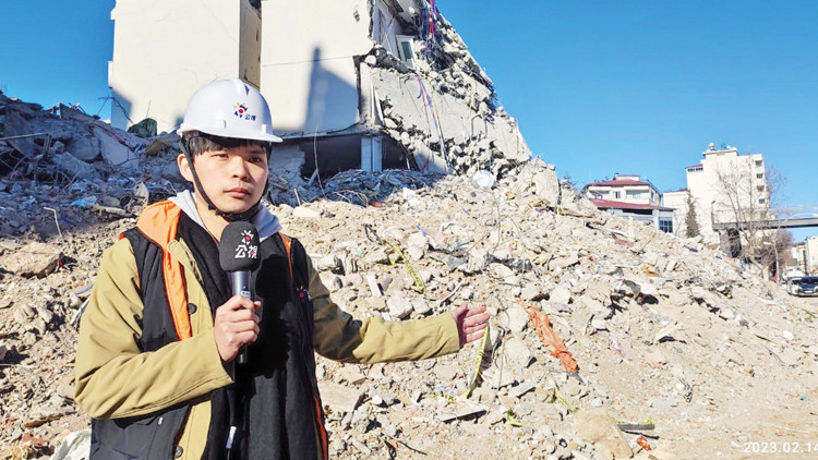 Yabancı gazeteciler: Böyle afet görmedik Yabancı gazeteciler: Böyle afet görmedik