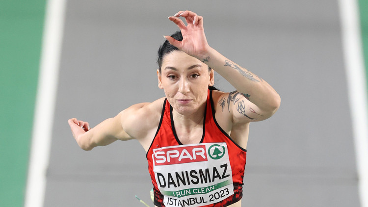 Tuğba Danışmazdan Avrupa Salon Atletizm Şampiyonasında altın madalya