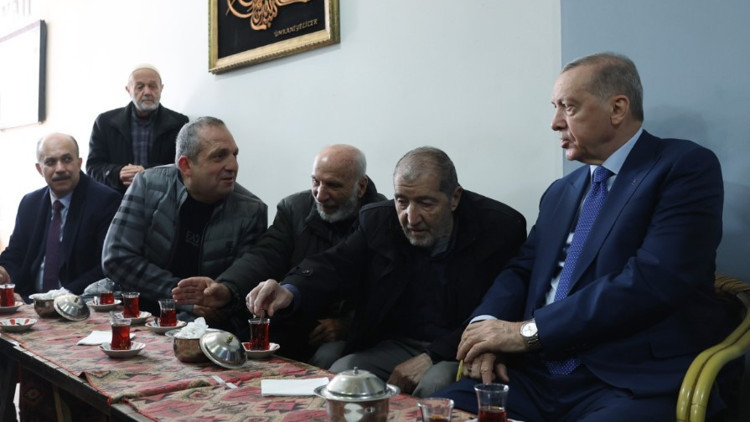 Cumhurbaşkanı Erdoğandan esnaf ziyareti Cumhurbaşkanı Erdoğandan esnaf ziyareti