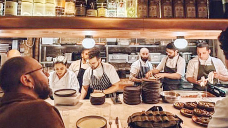 Gastronomi kazanında kaynayanlar