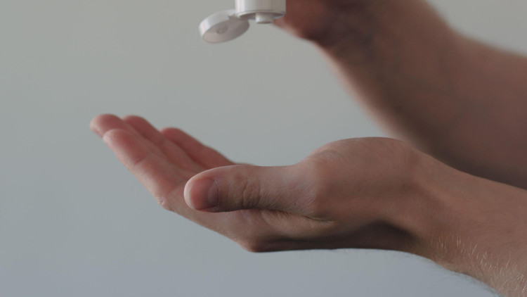 Bilim insanları devrim niteliğindeki buluşu duyurdu, biz de erkeklere sorduk: ‘Omuzlara sürülecek jel şeklinde bir doğum kontrol yöntemini kullanır mısınız