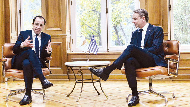 Yeni Kıbrıs Rum lideri Atina’da... Miçotakis bildik söylemi sürdürdü