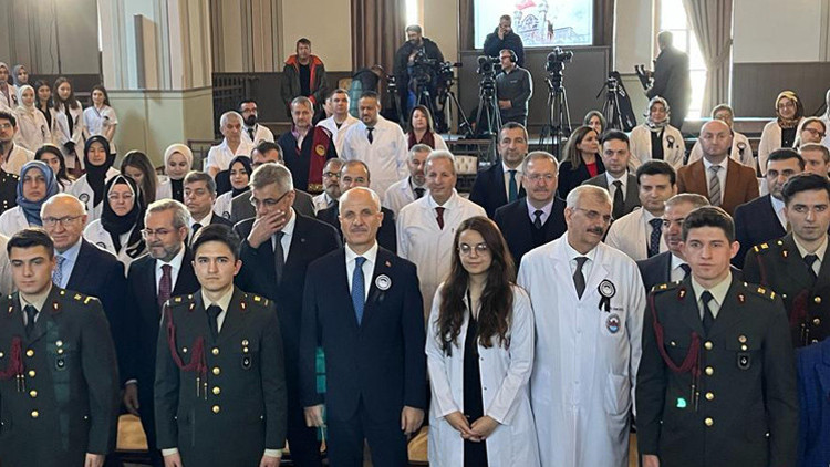 Depremin gölgesinde Tıp Bayramı