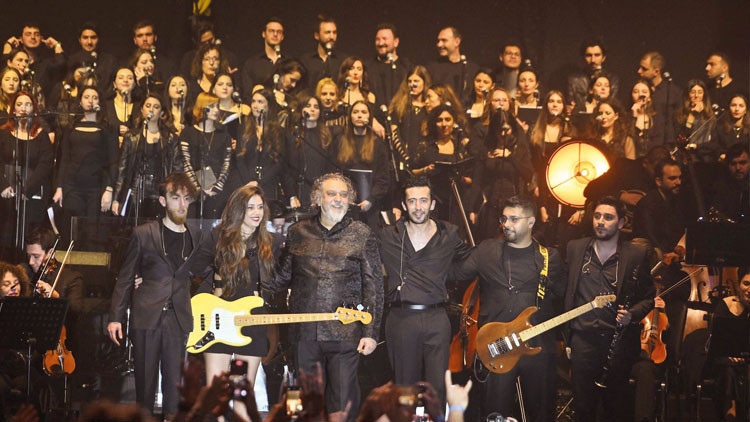 Konserin geliri köy okullarına