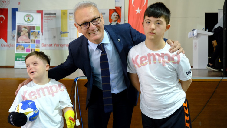 Down Sendromlu çocuklar Hentbol ile +1de sporla buluştu