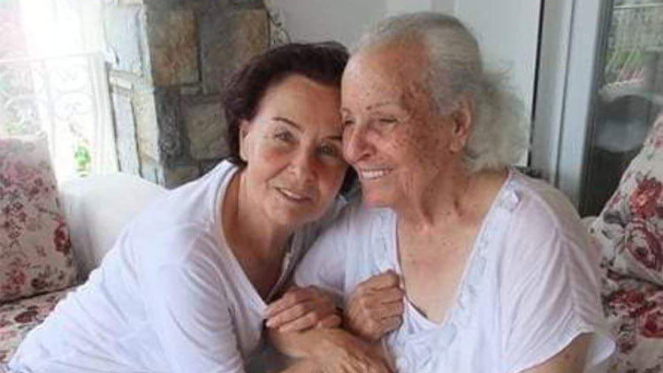Fatma Girik’in annesi 99 yaşındaki Münevver Ukav, vefat etti Fatma Girik’in annesi 99 yaşındaki Münevver Ukav, vefat etti