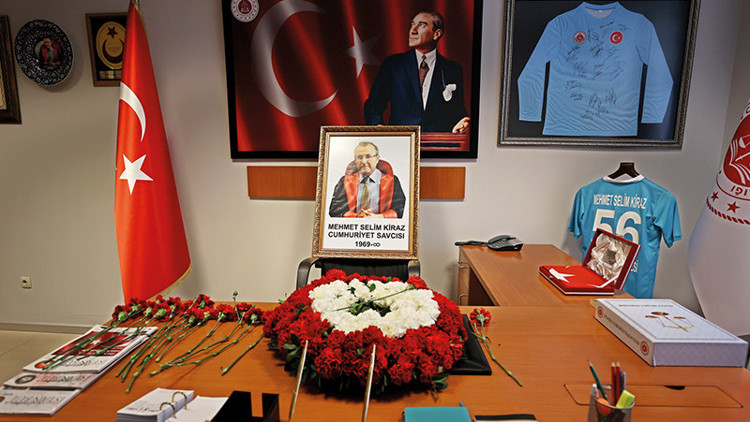Şehit Savcı Mehmet Selim Kiraza adliyede anma Şehit Savcı Mehmet Selim Kiraza adliyede anma
