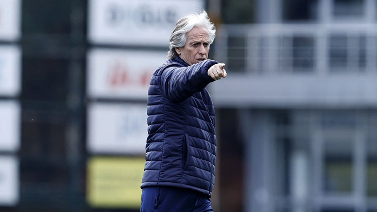 Fenerbahçede 5 isim derbide yok 8 isim ceza sınırında...