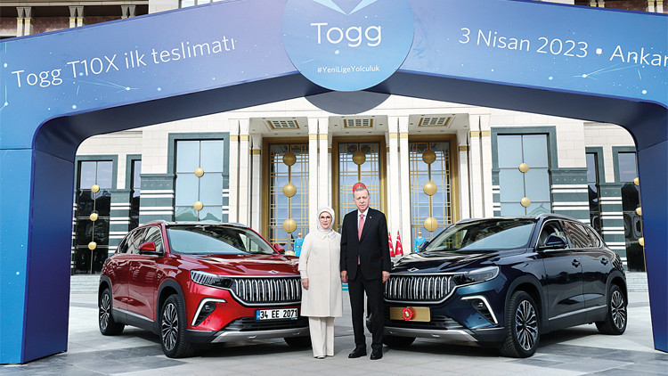 Togg’da ilk teslimat... Erdoğan: Yolun da bahtın da açık olsun