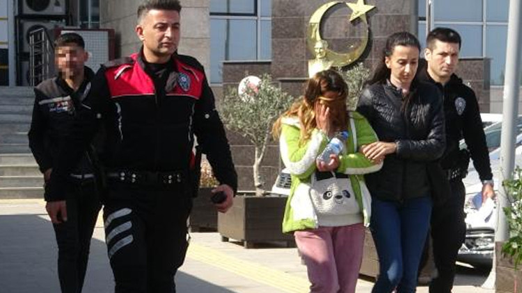 Balkona götürüp seni buradan atarım diyen kocasını bıçakladı