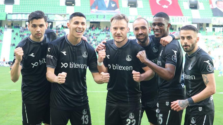 Sakaryaspor sahasında kazandı