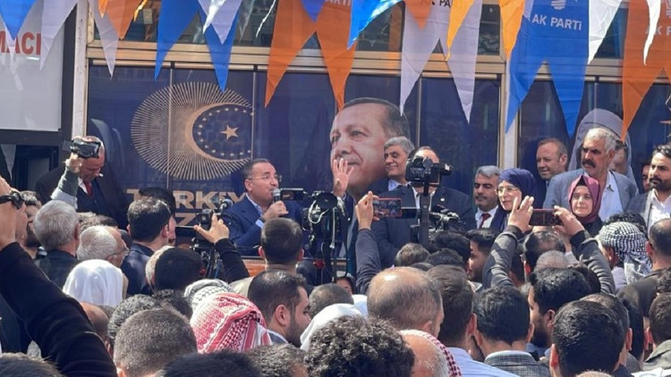 Bakan Bozdağ: Kürtçenin üzerindeki her türlü yasağı biz kaldırdık