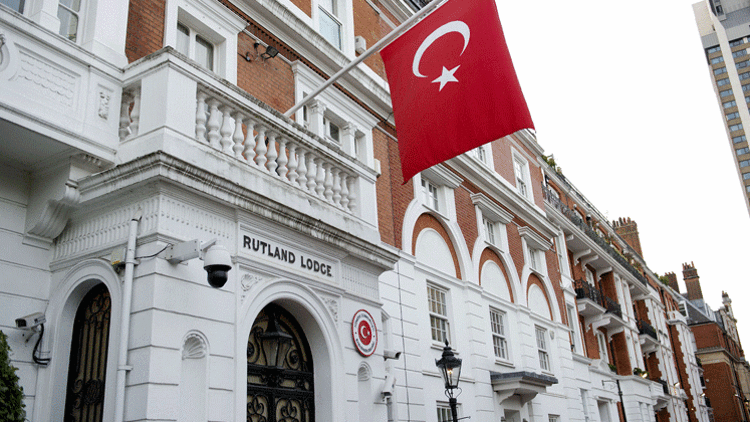 Oy kullanırken cep telefonu yasak Oy kullanırken cep telefonu yasak