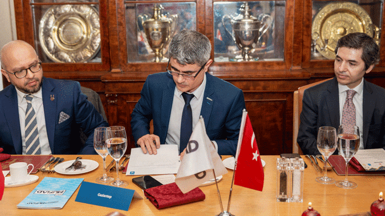 Londra’da MÜSİAD UK ile ‘İslam Yardımı’ iş birliği Londra’da MÜSİAD UK ile ‘İslam Yardımı’ iş birliği