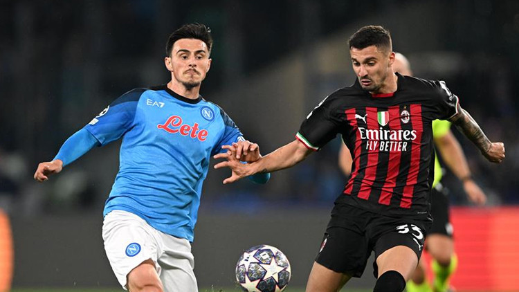 Milan, Napoliyi devirip 16 yıllık özleme son verdi