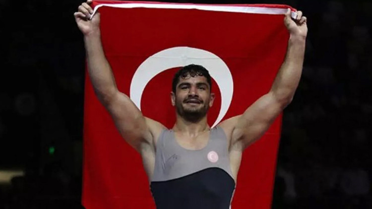 Milli güreşçi Taha Akgül, 10. kez Avrupa şampiyonu oldu Milli güreşçi Taha Akgül, 10. kez Avrupa şampiyonu oldu