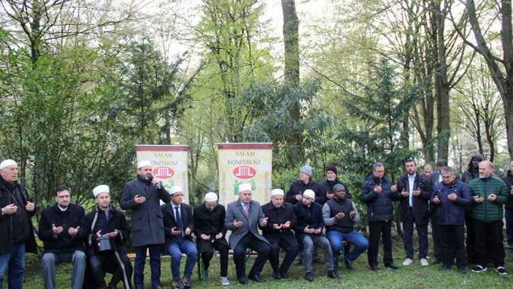 Arife gününde ölülerimizi rahmetle andık