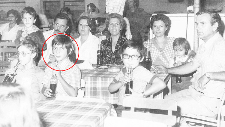 Çocukken bayram harçlıklarımı biriktirirdim Çocukken bayram harçlıklarımı biriktirirdim