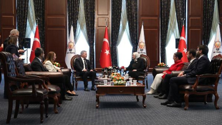 Siyasi partilerde bayramlaşma ziyaretleri
