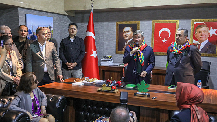 Davutoğlu: Herhangi bir metinde Diyanet İşleri Başkanlığını kaldıracağımıza dair söz yok