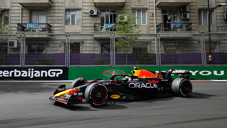 Formula 1de Baküde kazanan Sergio Perez Bir ilki başardı...