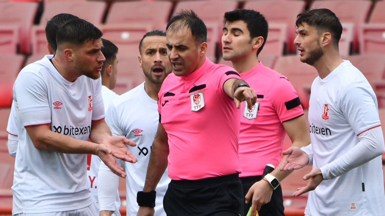 Balıkesirspor, 13 yıl sonra 3. Lig’de 2014-15te Süper Lig’deydi... Balıkesirspor, 13 yıl sonra 3. Lig’de 2014-15te Süper Lig’deydi...