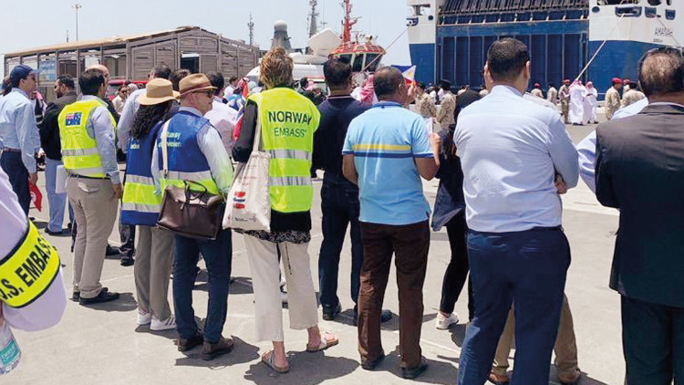 Sudan’dan tahliyeler sürerken Suudi limanları kaçışın merkez üssü