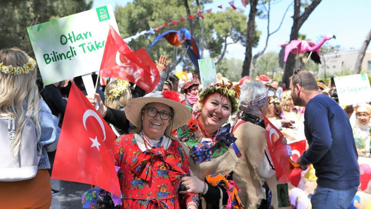 12nci Alaçatı Ot Festivaline rekor katılım