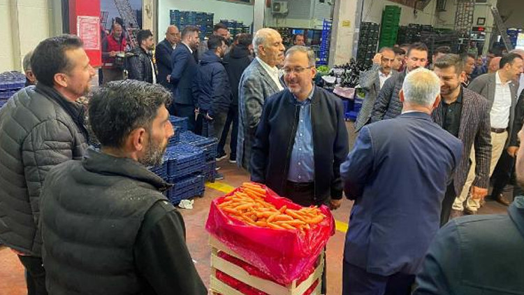 Bakan Kasapoğlu, İzmir Meyve ve Sebze Halini ziyaret etti