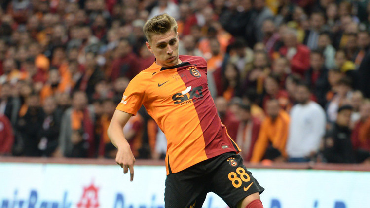 Galatasarayda Kazımcan Karataş kararı Emre Taşdemir ve Adekugbe... Galatasarayda Kazımcan Karataş kararı Emre Taşdemir ve Adekugbe...