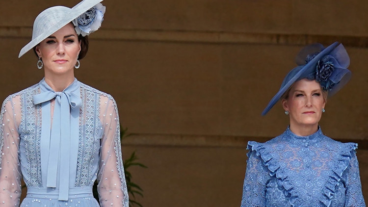 Krala yumurta atıyorlar, onlara gülücük: Taçlı ailenin vitrin yüzleri