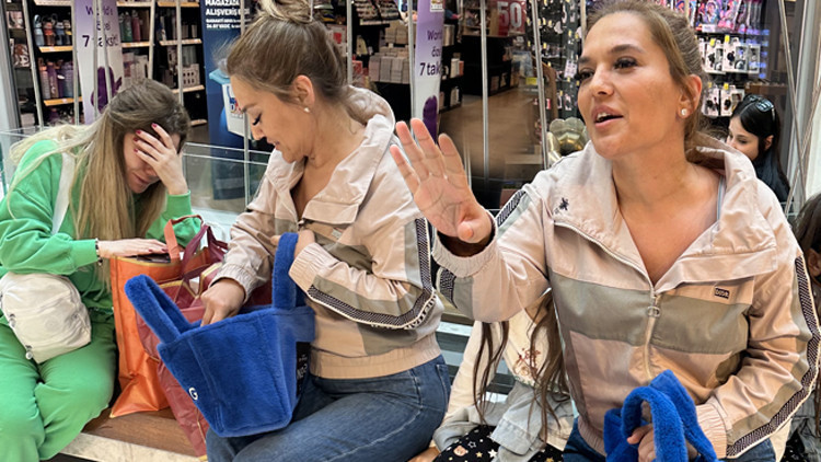 Türkücü Ceylanın imdadına Demet Akalın yetişti Türkücü Ceylanın imdadına Demet Akalın yetişti