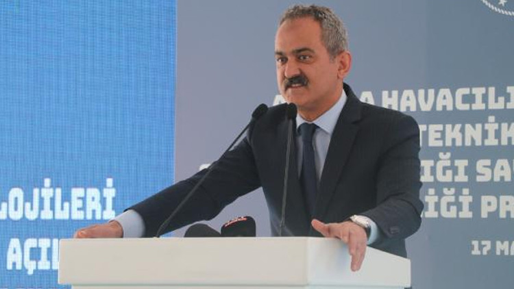 Türkiyenin ilk havacılık ve uzay lisesine Özdemir Bayraktarın adı verildi