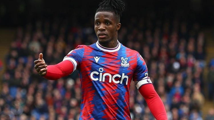 Crystal Palaceta Roy Hodgsondan Wilfried Zaha açıklaması Fenerbahçe ilgileniyor...