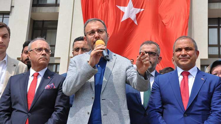 Bakan Kasapoğlu, Manisalılardan Cumhurbaşkanı Erdoğan için rekor oy istedi