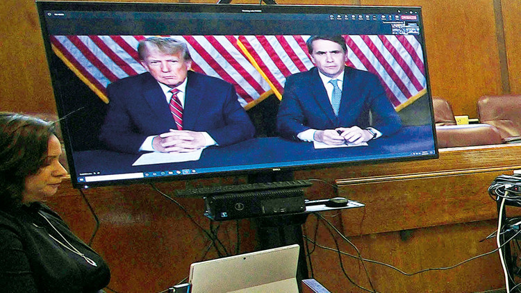 Duruşma tarihi Trump’ı kızdırdı Seçim sürecinde yargılanacak