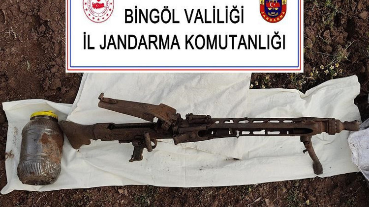 Bingöl’de toprağa gömülü patlayıcı madde ele geçirildi Bingöl’de toprağa gömülü patlayıcı madde ele geçirildi