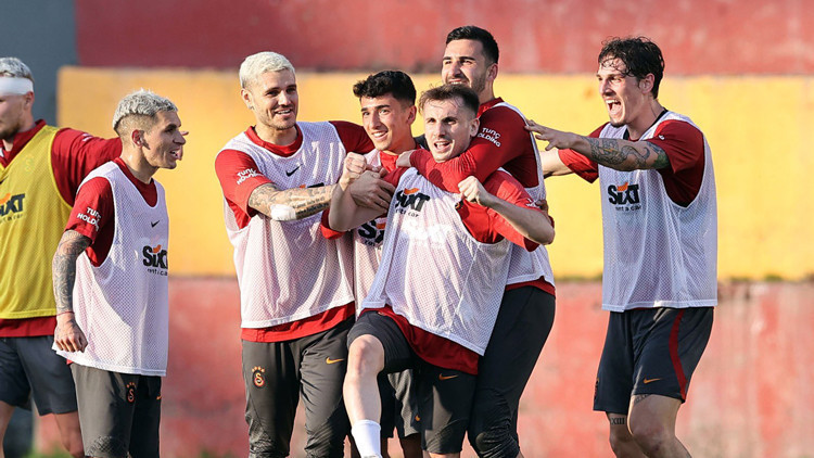 Galatasaraylı oyuncular, Floryada söz verdi: Ankarada şampiyon olup, Fenerbahçeyi de yeneceğiz Galatasaraylı oyuncular, Floryada söz verdi: Ankarada şampiyon olup, Fenerbahçeyi de yeneceğiz